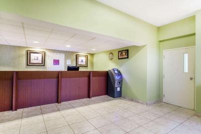 Days Inn by Wyndham Windsor Locks Bradley Airp