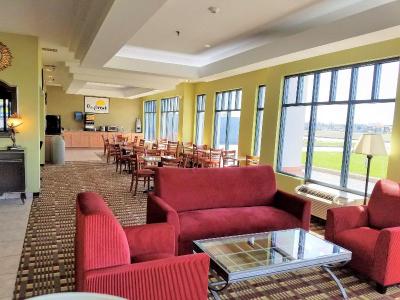 Days Inn by Wyndham Windsor Locks Bradley Airp