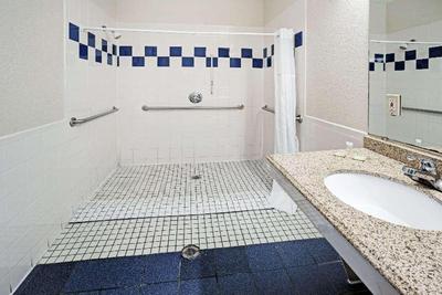 Super 8 by Wyndham Houston Hobby Airport South