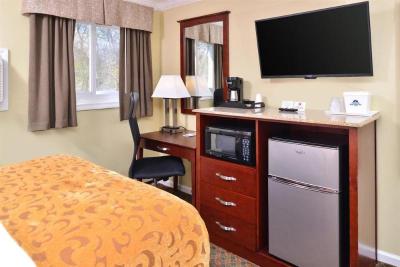 Red Carpet Inn and Suites - Cheshire