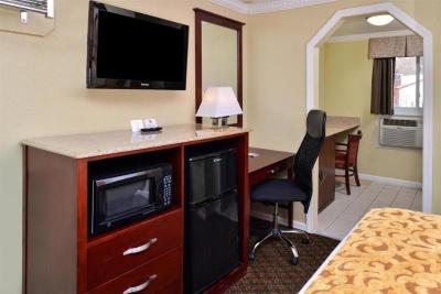 Red Carpet Inn and Suites - Cheshire