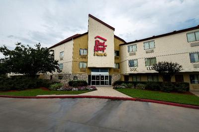 Red Roof PLUS+ Houston - Energy Corridor