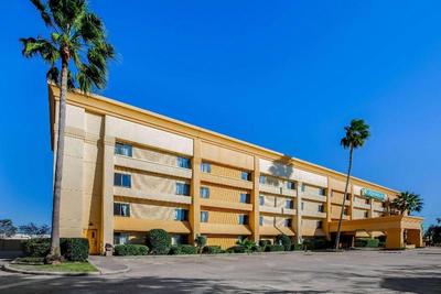 La Quinta Inn & Suites Houston Baytown East