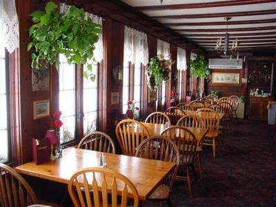 Lamie's Inn & Old Salt Restaurant