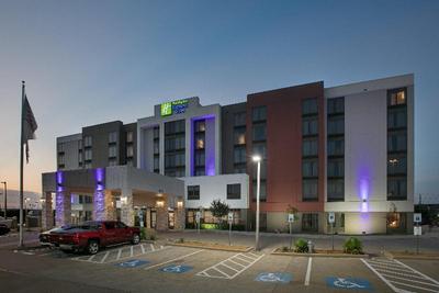 Holiday Inn Express Hotel & Suites Dallas Ft. Wort