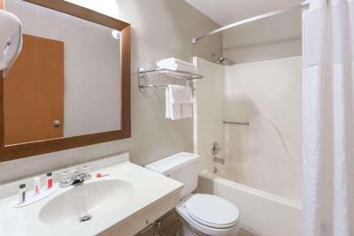 Super 8 by Wyndham Iowa City/Coralville