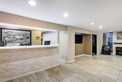 Super 8 by Wyndham Indianapolis/NE/Castleton Area