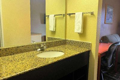 Super 8 by Wyndham Indianapolis/NE/Castleton Area