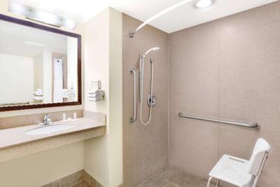 Days Inn by Wyndham Kingman East