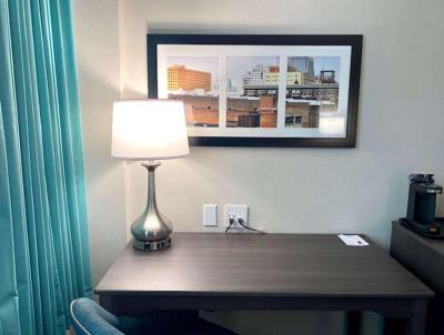 La Quinta Inn & Suites Indianapolis Downtown