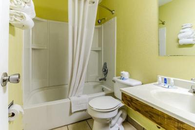 Rodeway Inn & Suites Jacksonville Near Camp Lejeun