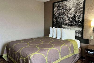 Super 8 by Wyndham Indianapolis/Emerson Ave