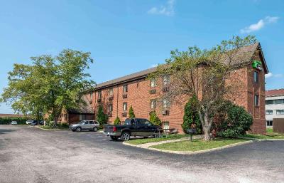 Suburban Studios Indianapolis Northwest - College
