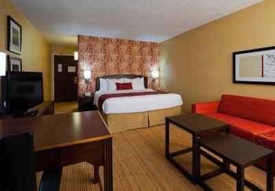 Courtyard By Marriott Indianapolis At The Capitol