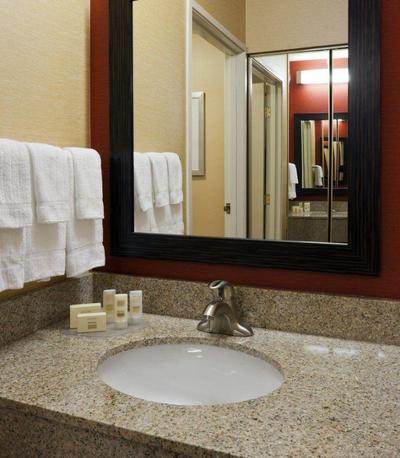 Courtyard By Marriott Indianapolis At The Capitol