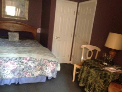 Lil Black Bear Inn