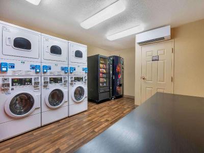 Extended Stay America - Indianapolis - West 86th S