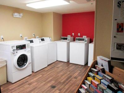Extended Stay America - Kansas City - Country Club