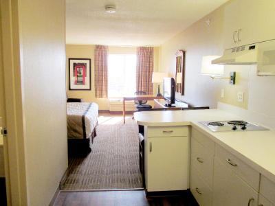 Extended Stay America - Kansas City - Country Club