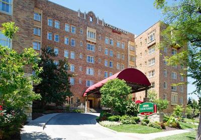 Courtyard By Marriott Kansas City Country Club Pla