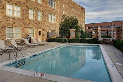 Courtyard By Marriott Kansas City Country Club Pla