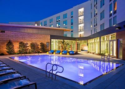 Aloft Jacksonville Tapestry Park