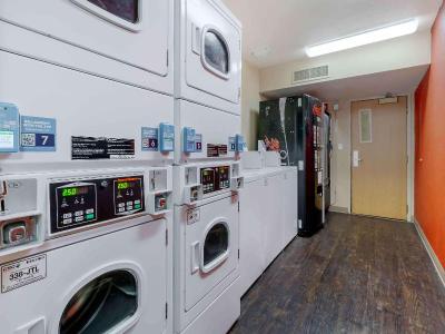 Extended Stay America - Pleasanton - Chabot Dr.