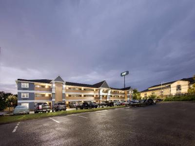 MainStay Suites Knoxville - Cedar Bluff