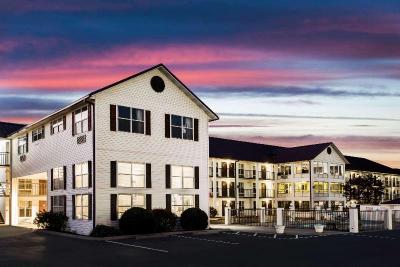 Super 8 by Wyndham Sevierville Riverside