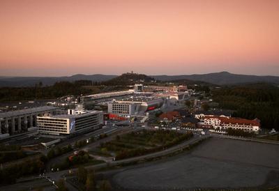 Lindner Nurburgring Motorsport, part JdV by Hyatt