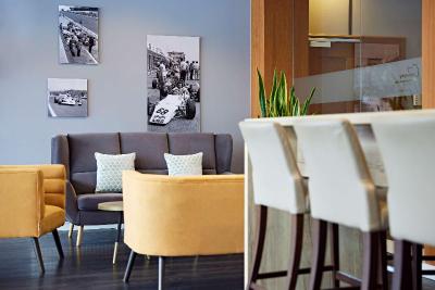 Lindner Nurburgring Motorsport, part JdV by Hyatt