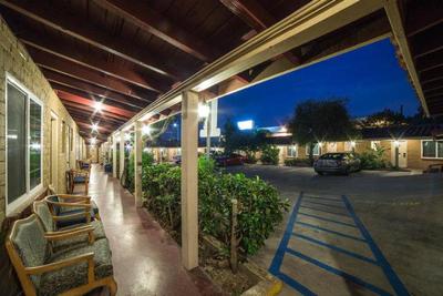 El Patio Inn