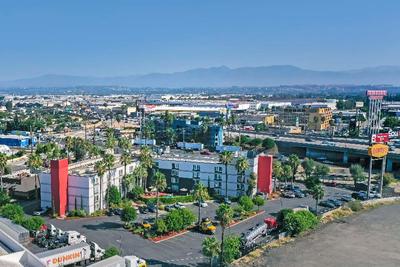 Best Western Plus Commerce Hotel