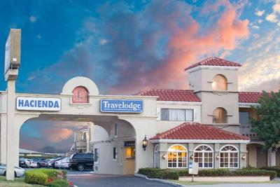 Travelodge by Wyndham Costa Mesa Newport Beach