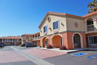 Crystal Inn & Suites