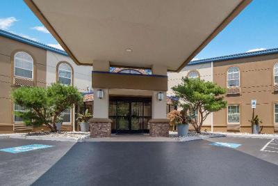 SureStay Plus Hotel by Best Western Elizabethtown