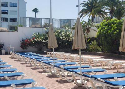 Las Camelias Apartments