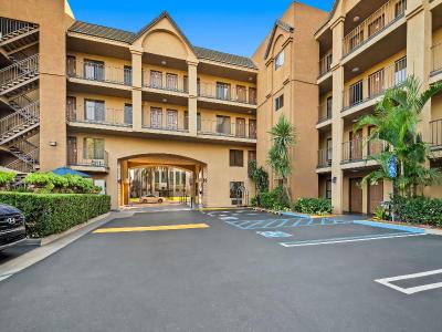 Howard Johnson by Wyndham Pasadena