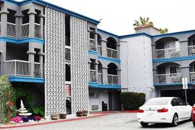 Travelodge by Wyndham Long Beach Convention Centr