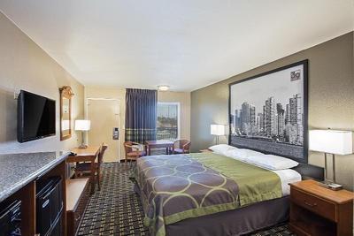 Super 8 Motel - Westminister