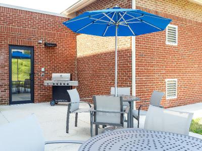 Holiday Inn Express & Suites Lancaster