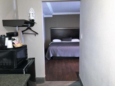 Hawthorne Plaza Inn