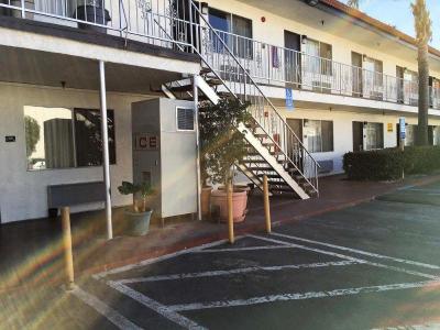 Hawthorne Plaza Inn