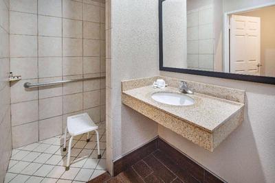 Super 8 by Wyndham North Hollywood