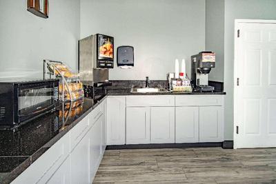 Super 8 by Wyndham North Hollywood