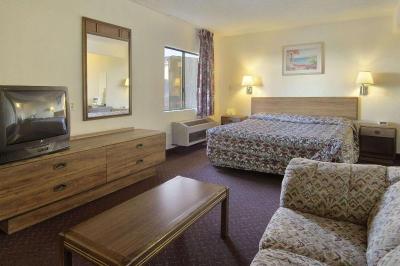Torrance Inn & Suites