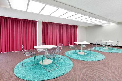 Torrance Inn & Suites