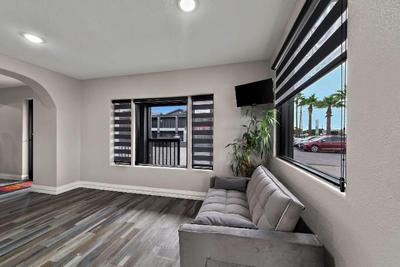 Econo Lodge Inn & Suites Laredo