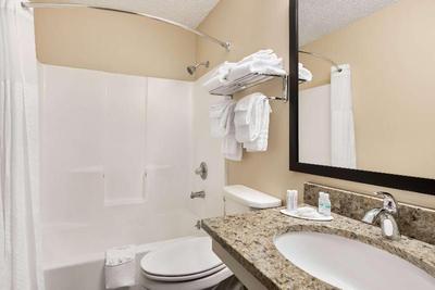 Super 8 by Wyndham Lincoln North