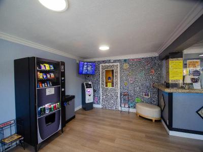Super 8 by Wyndham Las Vegas North Strip/Fremont